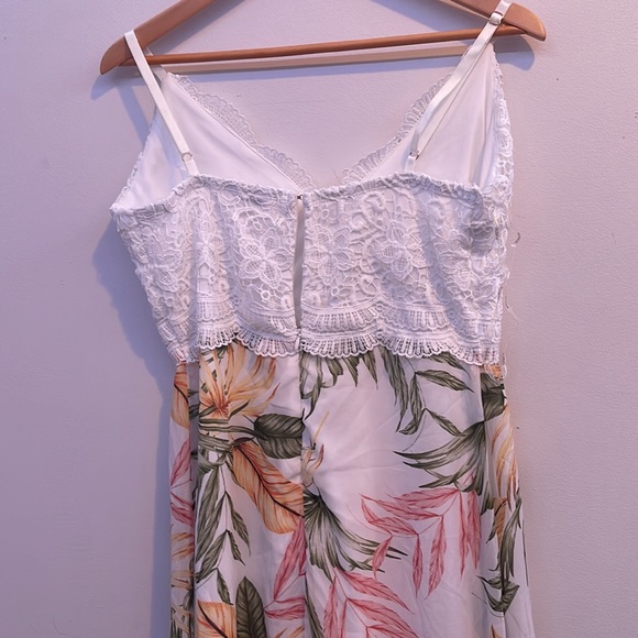 Beautiful dress short from the front and long in the back - Picture 3 of 8